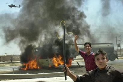 Niños luchando contra el invasor yanqui, en Bagdad...