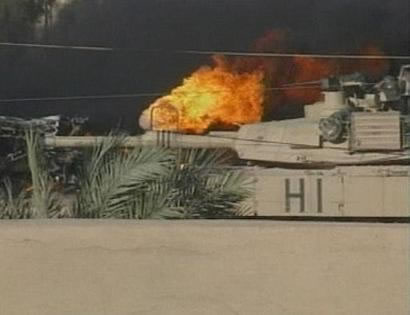 Tanque yanqui en llamas, provocadas por el pueblo iraqui...