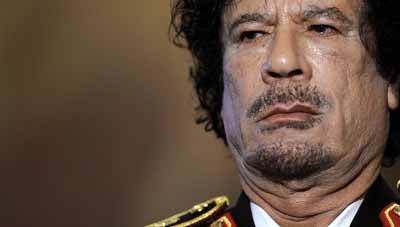 Gadafi murió por heridas de bala en la cabeza y el estómago