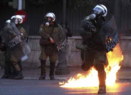 Los griegos aplican los lemas contra la Junta Militar de los 60 contra la dictadura de los mercados