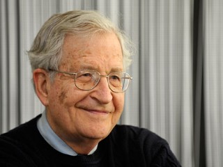 Noam Chomsky asegura que el fracaso en la lucha contra el narco es intencional
