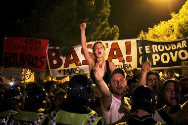 Multitudinaria protesta en Lisboa contra medidas neoliberales