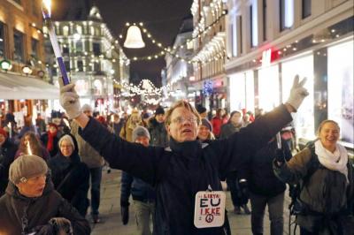 Protestas en Oslo contra la entrega del Nobel de la Paz a la UE